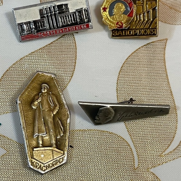 Set Of 16 city ​​award badges Pins  USSR congresses of the CPSU - Picture 2 of 5